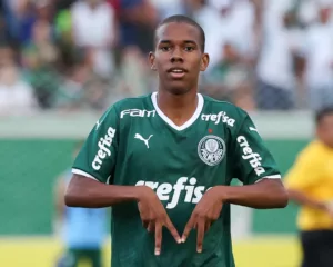 Palmeiras inscreve Estevão e ensaia time com reforços para estreia do Paulistão