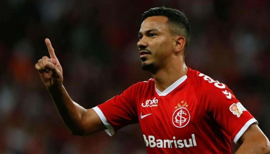 Paranaense: Operário-PR se reforça com ex-Ceará e Internacional que atua como volante