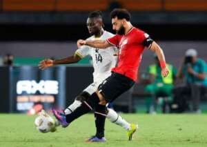 Liverpool revela temor com 'grave lesão' muscular e Salah volta à Inglaterra para tratamento