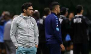 Abel exalta atuação da Inter e diz que trabalha com estratégia: 'Não sou professor Pardal'