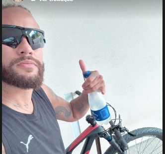 Neymar posta foto fitness