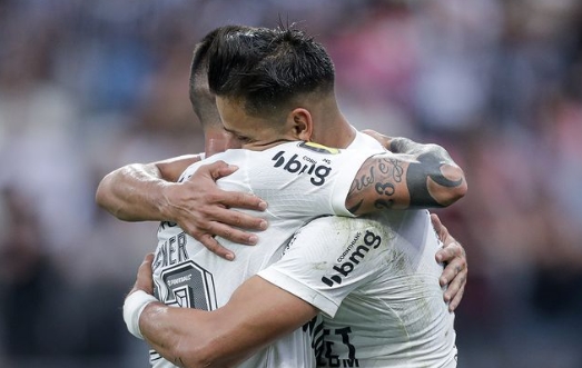 Mano Menezes defende ajustes e fala em novos líderes no Corinthians