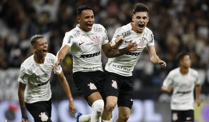 Arthur Sousa marcou um hat-trick na Arena Corinthians