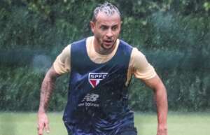 Trio treina e deve reforçar São Paulo contra Corinthians; Igor Vinicius sente a coxa