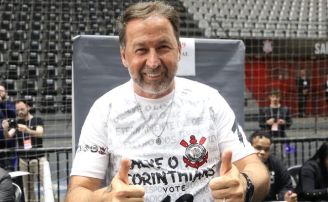 Presidente do Corinthians lamenta não ter Gabigol, mas promete ‘surpresa’ à altura