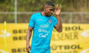 Félix Torres continua treinando no México, mas ainda é aguardado pelo Corinthians