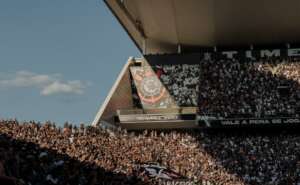 Corinthians vai à polícia após achar equipamentos de espionagem na sala de presidência