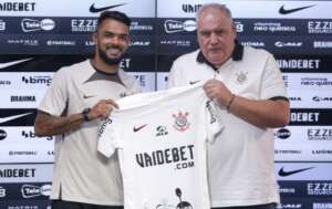 Raniele é apresentado no Corinthians e diz se inspirar em Ralf: 'muita raça'