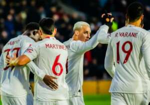 COPA DA INGLATERRA: Casemiro volta, United sofre, mas elimina 'matador de gigantes'