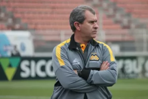 Catarinense: Tencati detalha procura por zagueiros e volantes no Criciúma