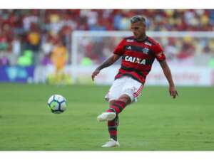 Catarinense: Criciúma acerta com lateral ex-Flamengo e seleção peruana