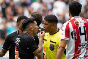 Carioca: Em nota oficial, Vasco pede que árbitro nunca mais seja escalado em jogos do clube