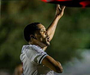 BAIANO: Vitória estreia com triunfo sobre Jacuipense; Bahia tropeça em casa e quebra tabu de 53 anos