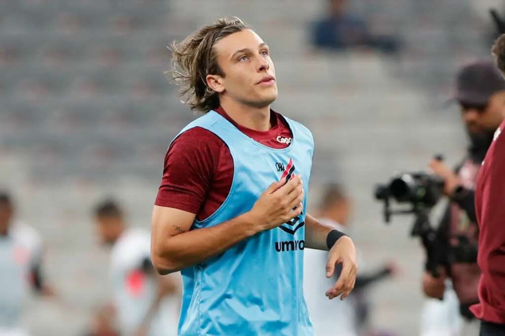 Paranaense: Time espanhol deve tirar atacante do Athletico