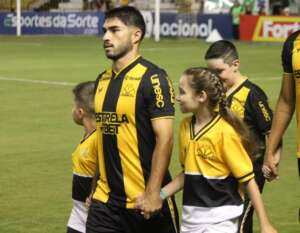 Catarinense: Criciúma renova contrato com dois jogadores da base