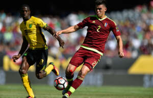 Catarinense: Criciúma negocia com zagueiro da seleção da Venezuela