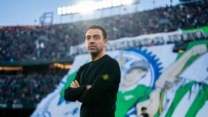 Espanhol: Xavi diz não ver problema em Rafa Márquez se candidatar ao seu cargo no Barcelona