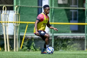 Cazares ganha chance no Santos após passagem discreta pelo América-MG
