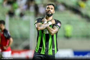 Paranaense: Athletico acerta contratação de atacante que marcou 5 gols no meio de semana