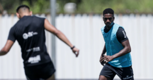 Paulistão: Félix Torres fala em desejo realizado e enaltece torcida em apresentação no Corinthians