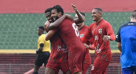 Henrique Dourado é um dos experientes da Portuguesa