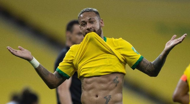Neymar admite sobrepeso, mas nega estar gordo após críticas de jornais internacionais