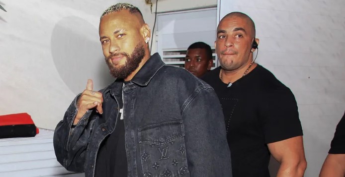 Aparência de Neymar em festa de Romário ganha destaque em jornais estrangeiros 1 Neymar