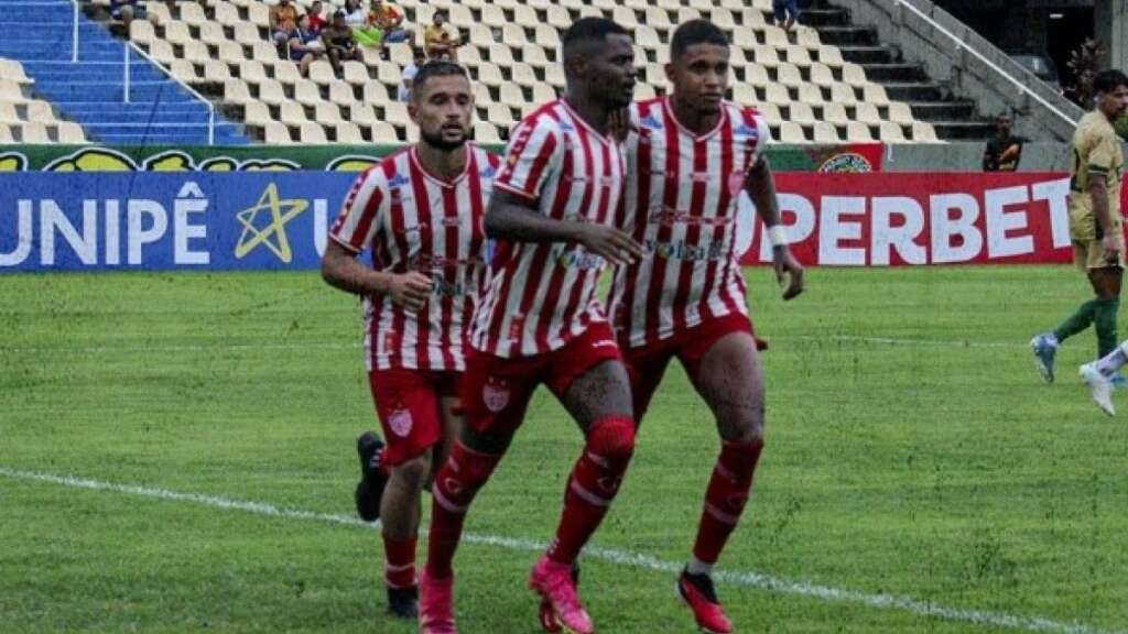 Sampaio Corrêa-MA 2 (4) x (5) 2 Potiguar-RN – Alvirrubro larga com pé direito