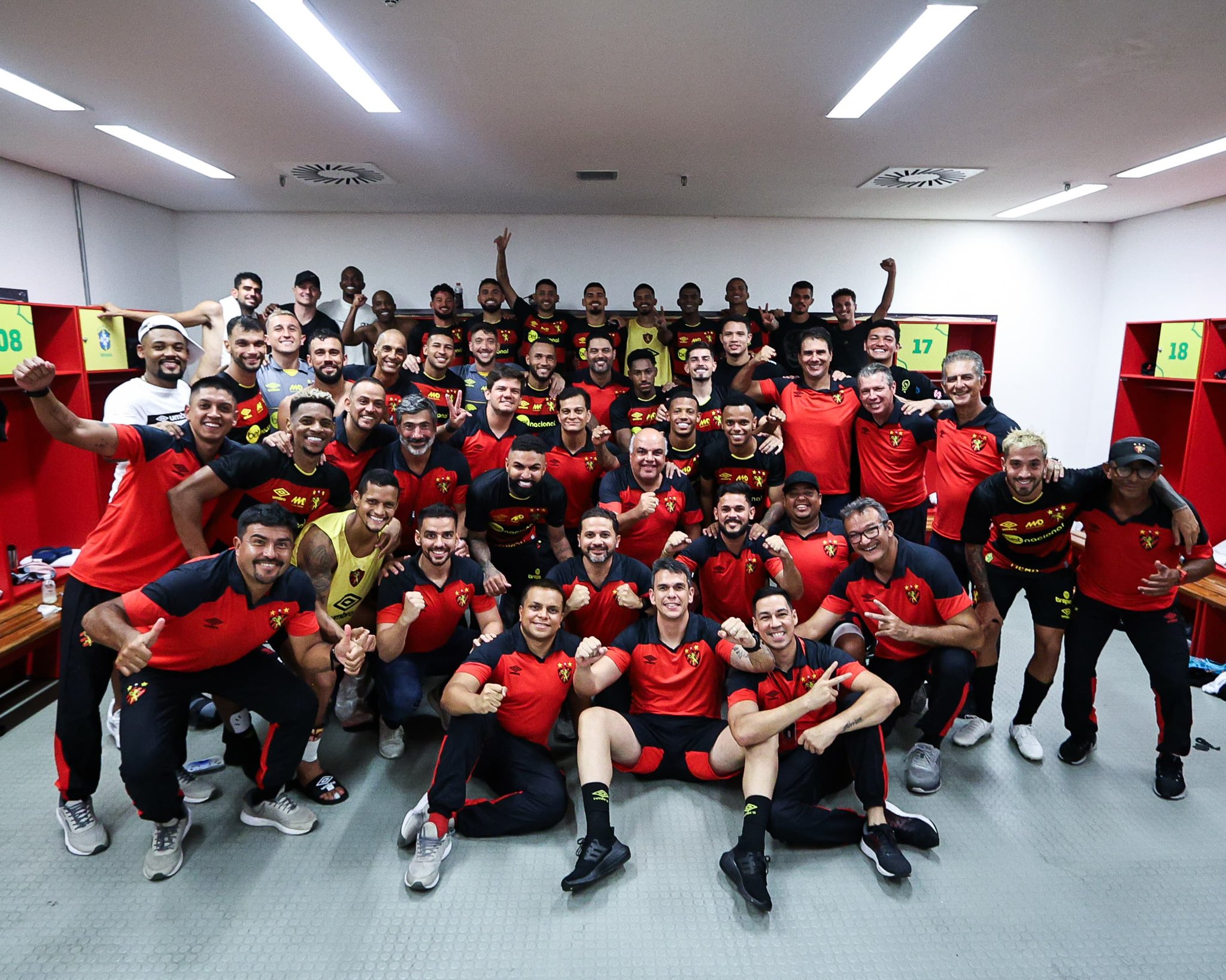 Sport vence o Santa Cruz pelo Campeonato Pernambucano (Foto: Paulo Paiva / SCR)