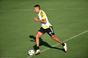 Catarinense: Figueirense acerta com zagueiro do Inter e aguarda exames para anunciar