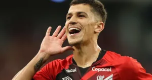 Paranaense: Athletico se aproxima de acerto para vender Vitor Bueno ao Cerezo Osaka, do Japão