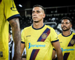 Carioca: Almir, lateral do Madureira, destaca ponto conquistado em confronto contra a Portuguesa