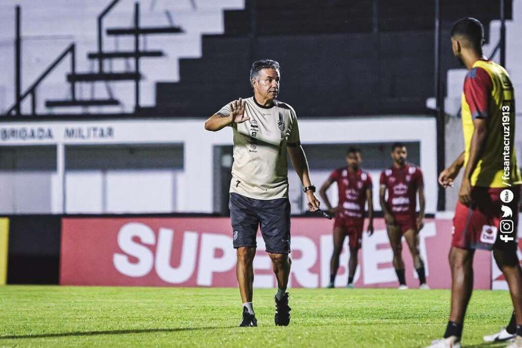 Gaúcho: Na lanterna, Santa Cruz anuncia saída de treinador