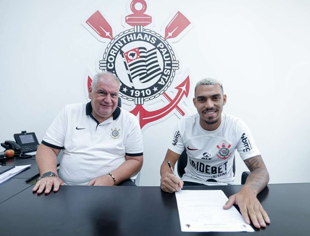 Corinthians anuncia a contratação do lateral-direito Matheuzinho