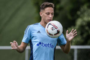 Goiano: Reforço! Goiás fecha a contratação de meio-campista ex-Cruzeiro