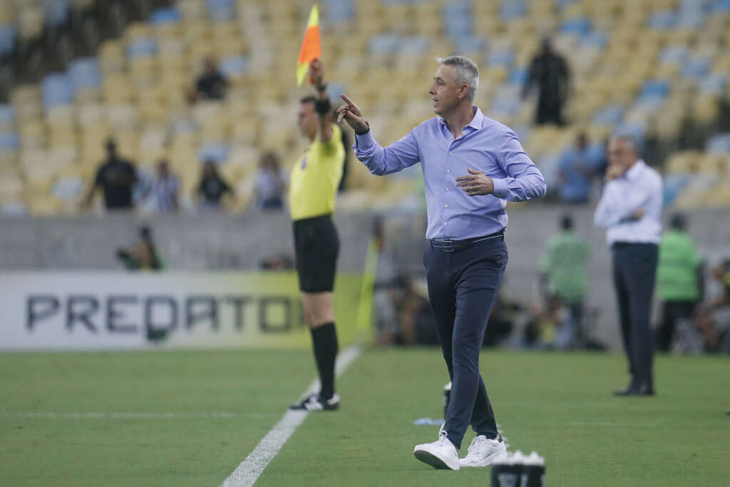Carioca: Tiago Nunes vê bom desempenho do Botafogo apesar de derrota no clássico
