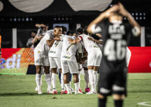 PAULISTÃO: Santos afunda Corinthians; Ponte arrasa Botafogo