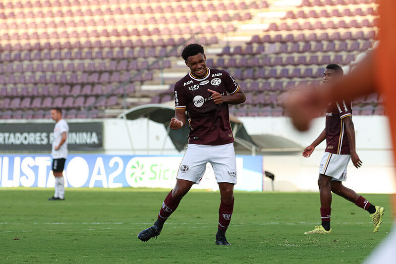 Ferroviária 2 x 1 Linense