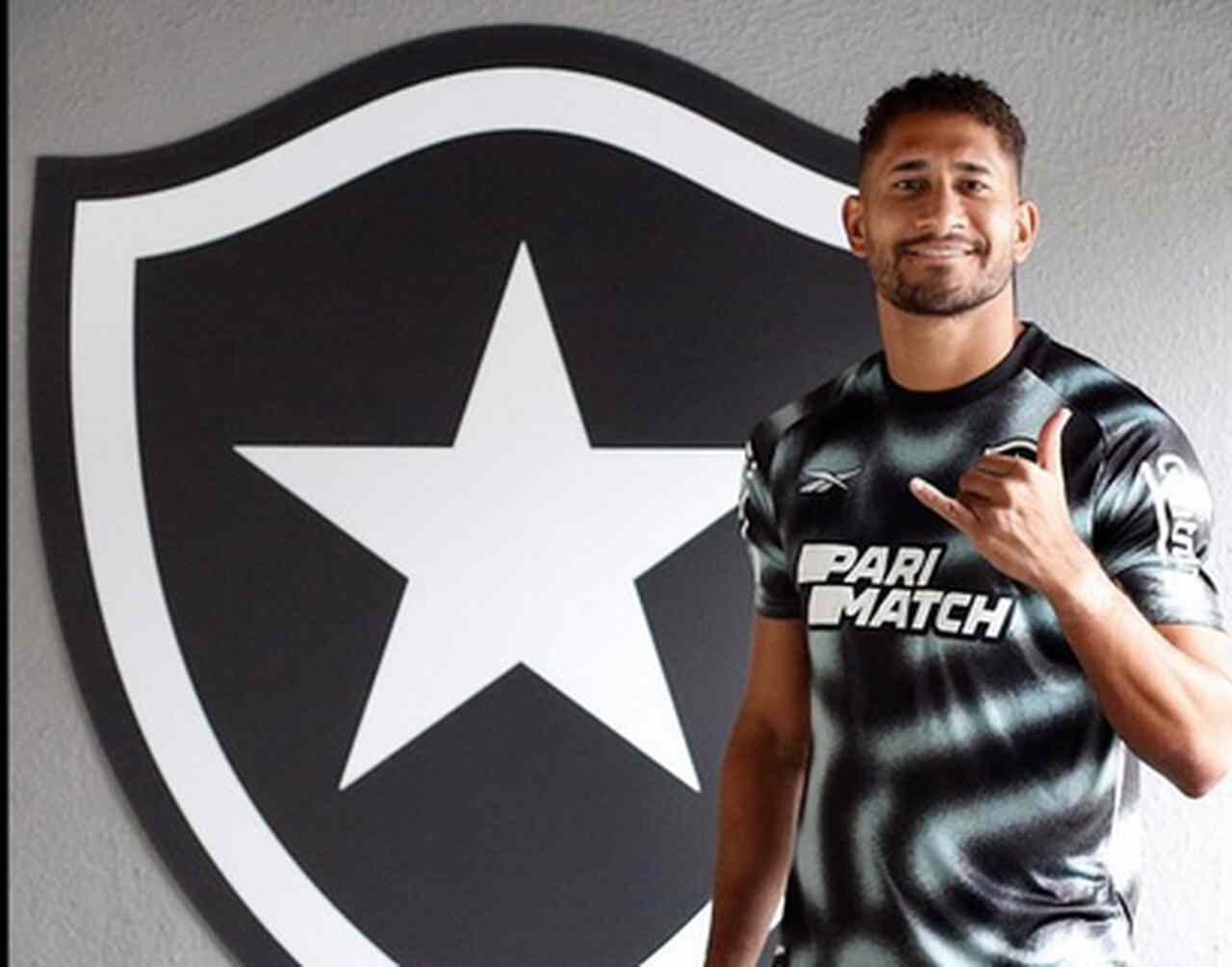 Botafogo anuncia a contratacao de Pablo Easy Resize.com