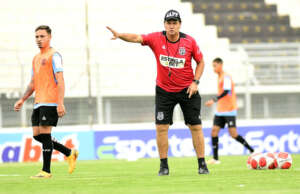 Brigatti aprova Ponte Preta com três zagueiros e enaltece 'melhor ataque' do Paulistão