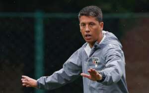 Pressionado, Carpini confirma que São Paulo vai inscrever James Rodríguez no Paulistão