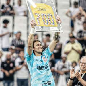 Cássio usa rede social para festejar marca de 700 jogos pelo Corinthians: 'Privilegiado'