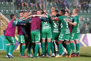 CATARINENSE: Chape volta a vencer na reestreia de Umberto Louzer