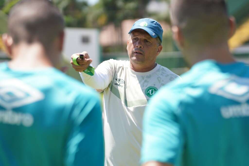 Técnico afirma que nona colocação da Chapecoense no Catarinense é ‘inadmissível’