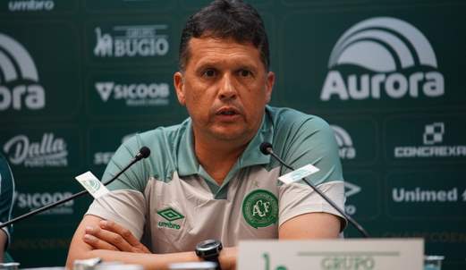 Técnico pretendido pelo Guarani ganha ‘mala’ na Chapecoense