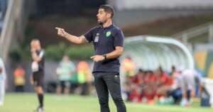 Corinthians já conta com António Oliveira para tentar reverter crise