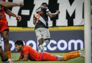 CARIOCA: David desencanta, Vasco bate Audax em Manaus e volta ao G4