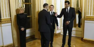 Lagosta azul e 'cochichos': como foi o jantar de gala de Mbappé com Macron e o emir do Catar