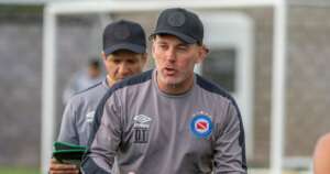 Gabriel Milito no Corinthians? Quem é o treinador que os torcedores querem no lugar de Mano