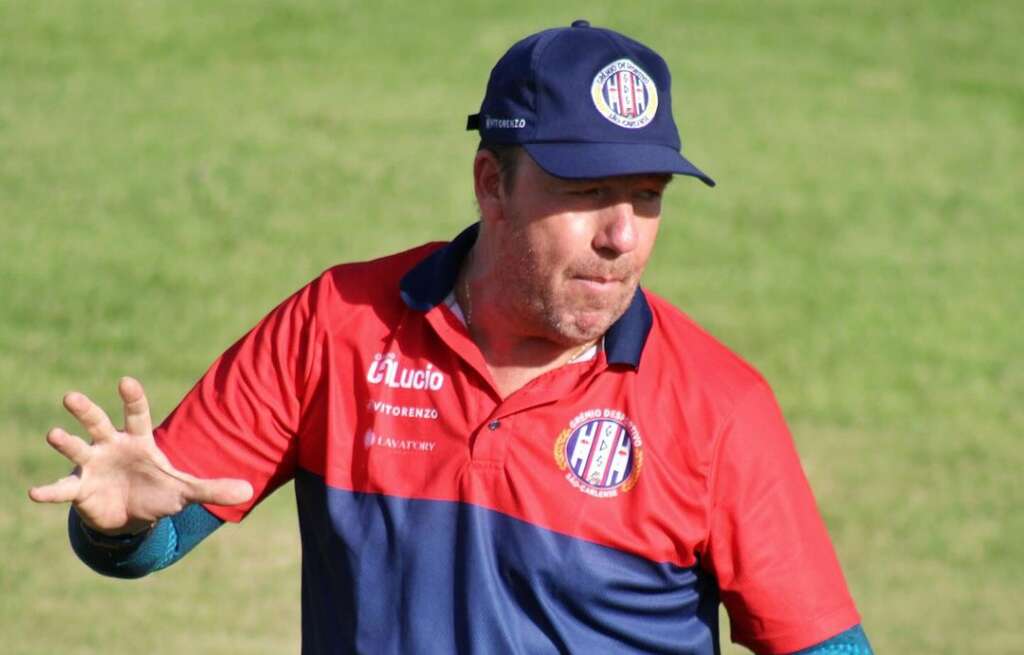 Paulista A4: Em decisão surpreendente, Grêmio São-Carlense demite técnico Leandro Mehlich